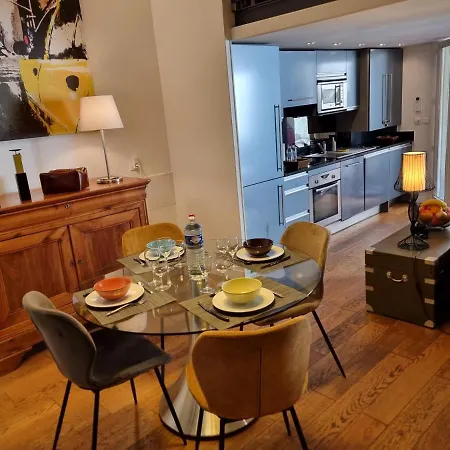 Duplex Chic Climatise Avec Terrasse Proche Comedie